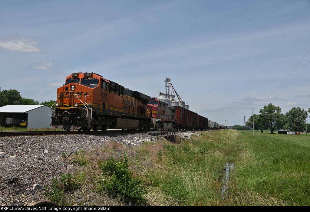 BNSF 4252